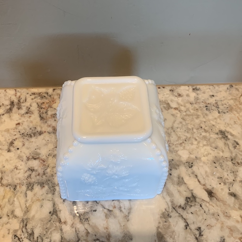 Westmoreland paneled grape beaded square puff box with lid milk glass - Picture 8 of 8